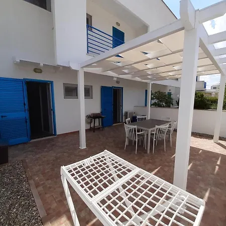 Mari Con Piscina 公寓